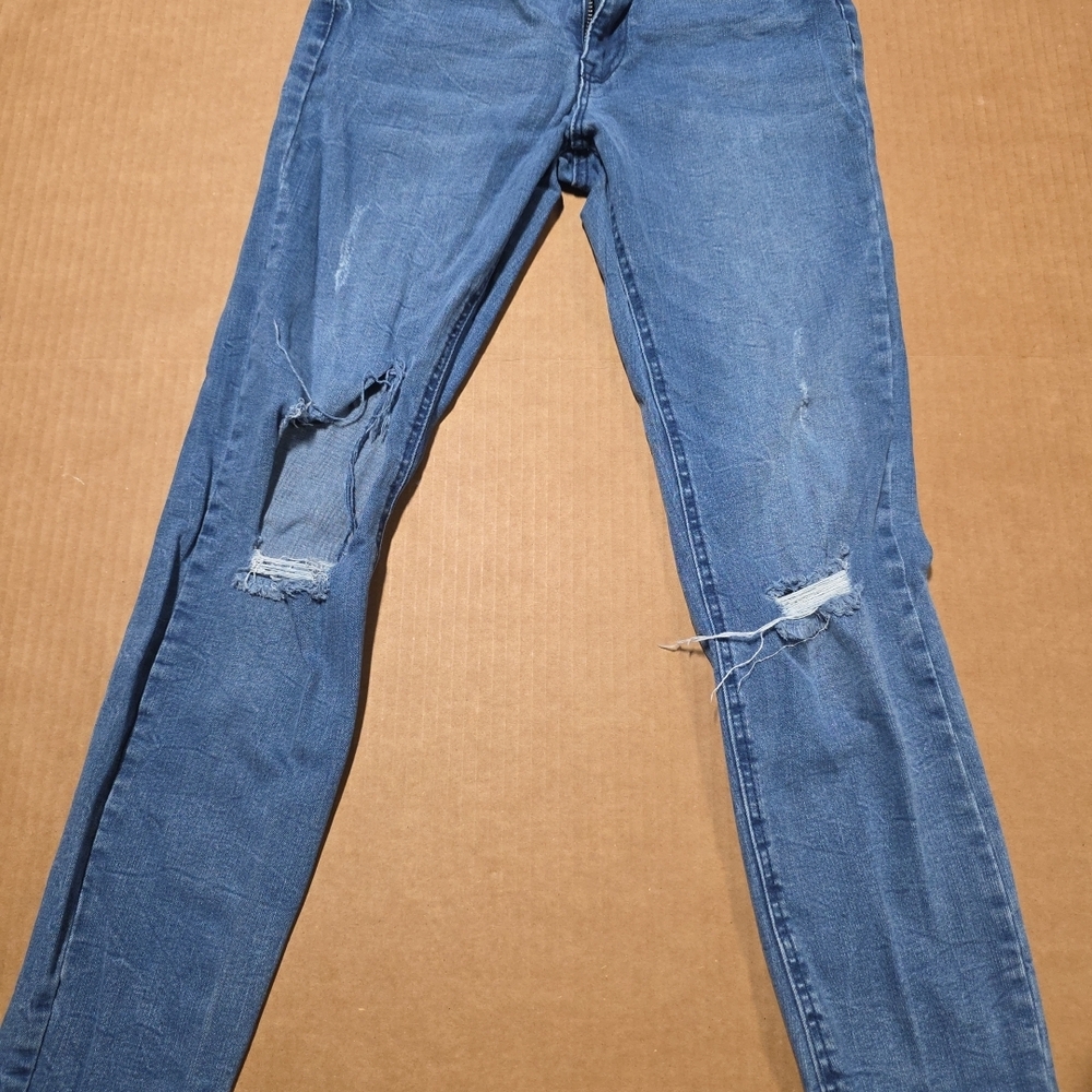 Forever 21 Distressed Skinny Jeans in Blue
